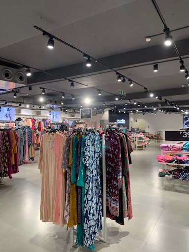 Zudio - Central Junction, Adoor