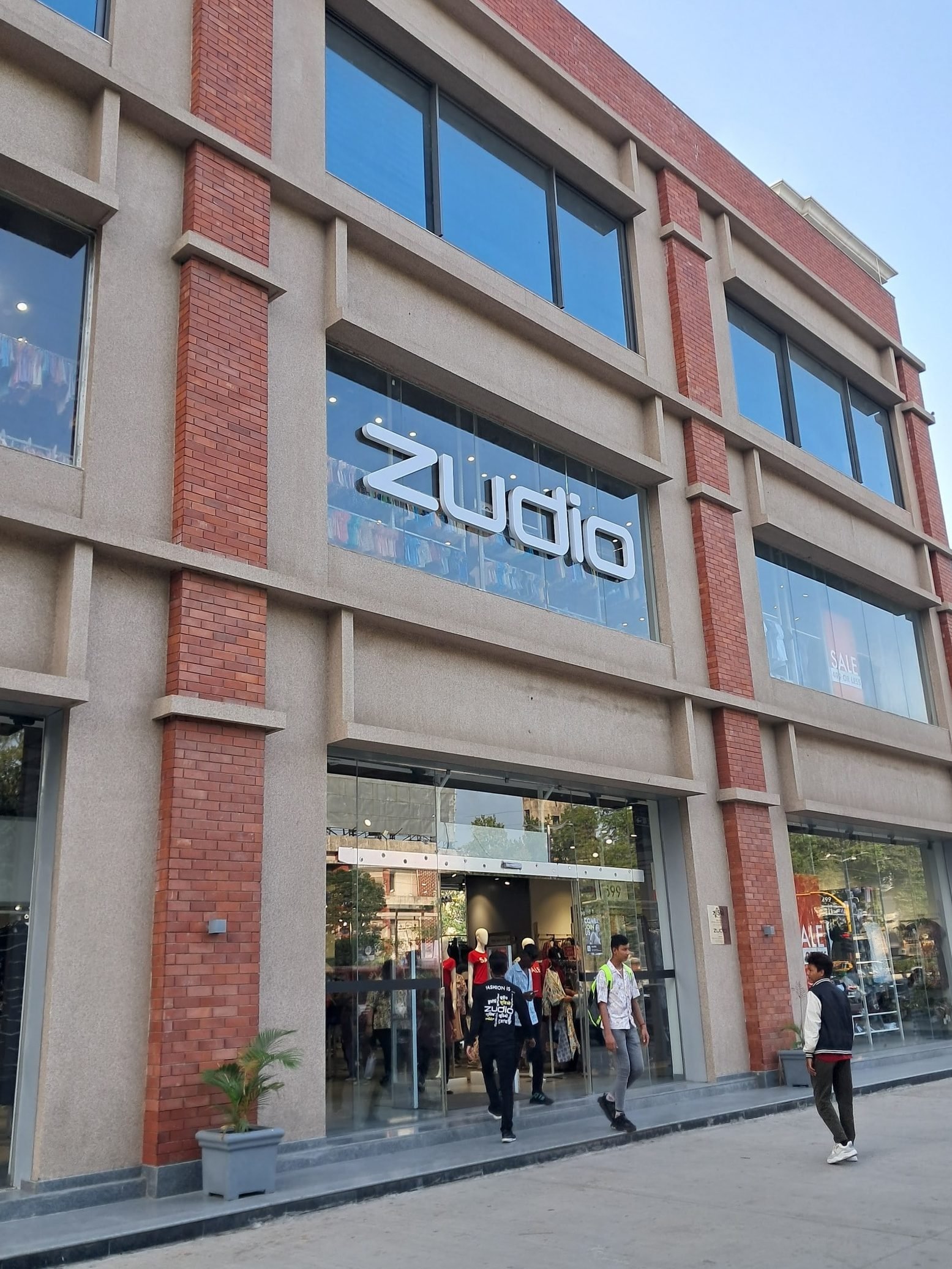 zudio pavitra landmark vadodara